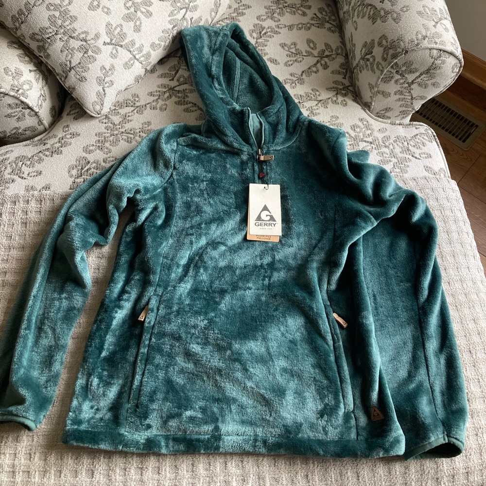 Women’s Gerry Plush Pile Pullover Size Small NWT